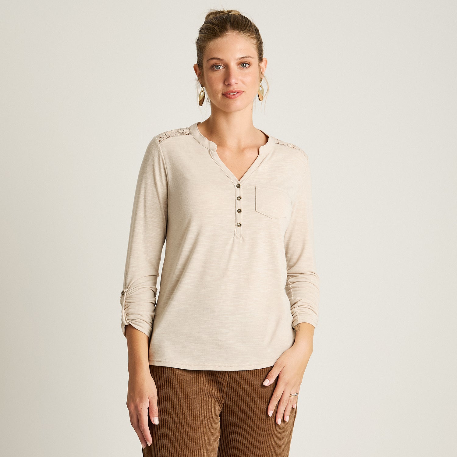 Polera Beige Manga Larga con Detalle de Macramé